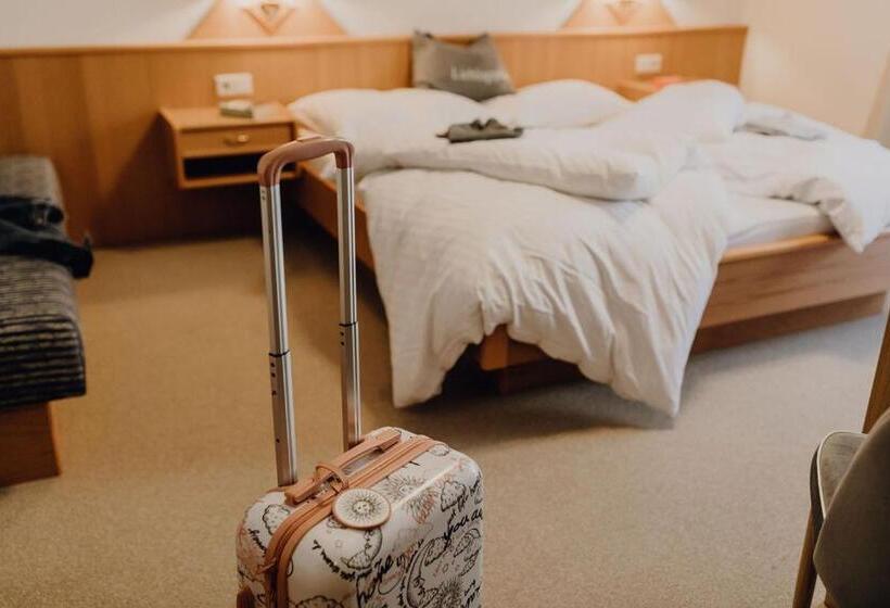 Dorfcafe Unken Hotelpension Swirtshaus Im Dorf