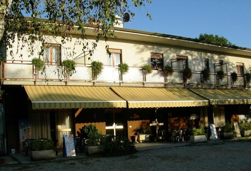 בית מלון כפרי Albergo La Genzianella