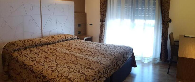 هتل Albergo Ristorante Delfino