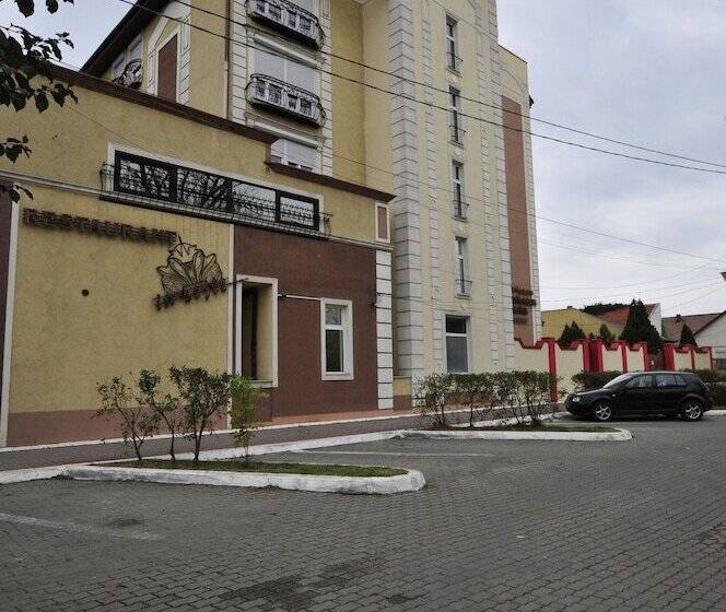 Отель Ambassador