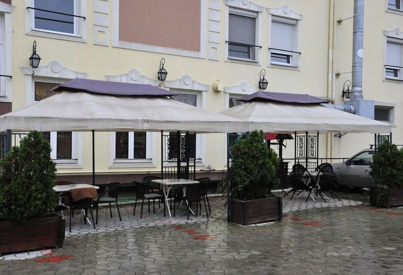 Отель Ambassador