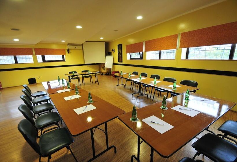 Отель Ambassador