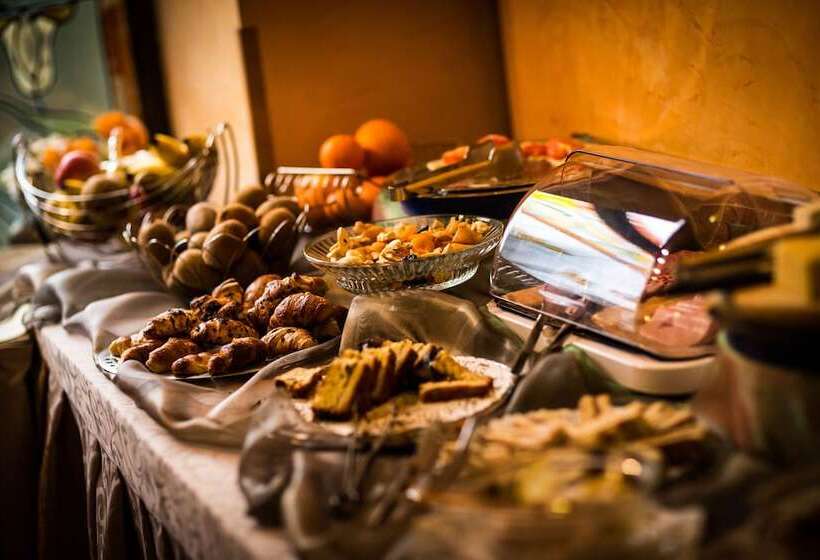 Отель Ambassador