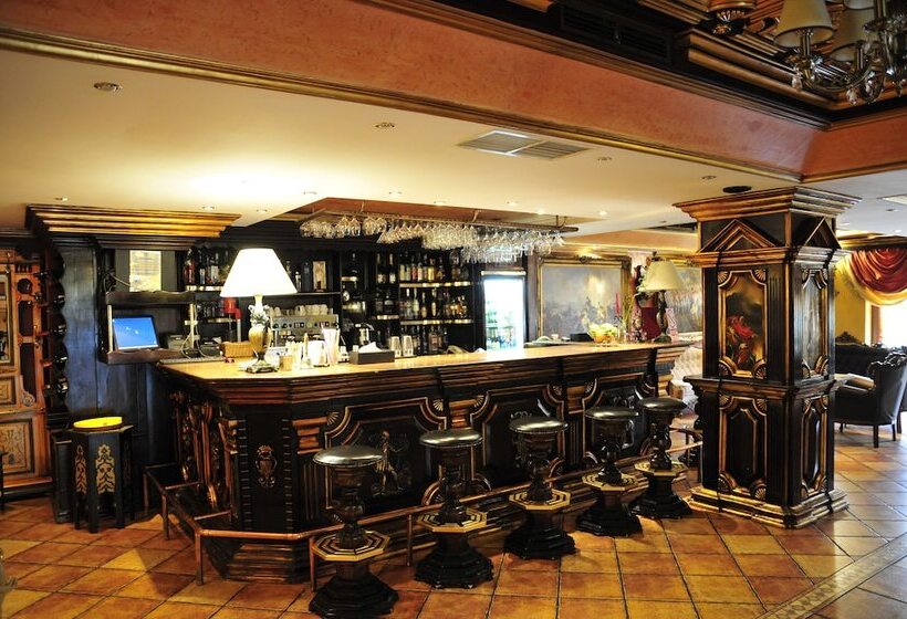 Отель Ambassador