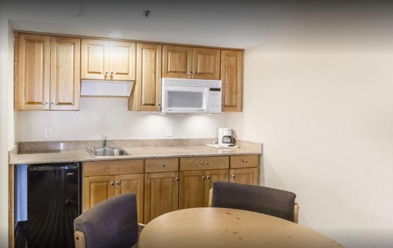 호텔 American Inn And Suites