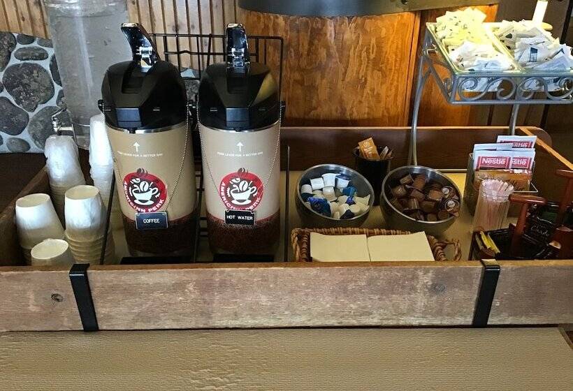 ホテル Americinn By Wyndham Cody