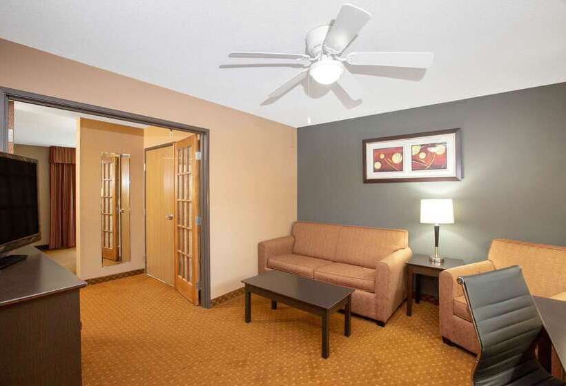 בית מלון כפרי Americinn By Wyndham Coralville