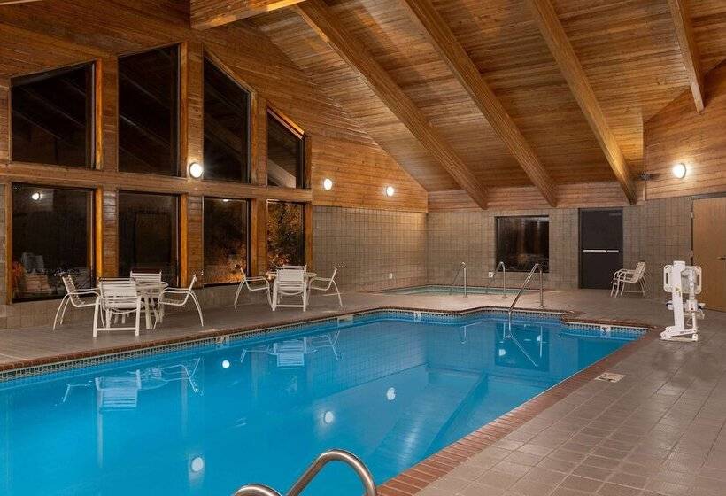 בית מלון כפרי Americinn By Wyndham Coralville