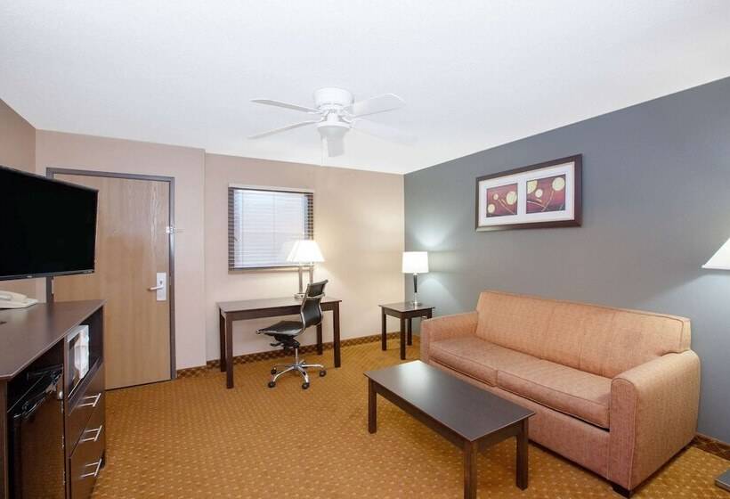 בית מלון כפרי Americinn By Wyndham Coralville