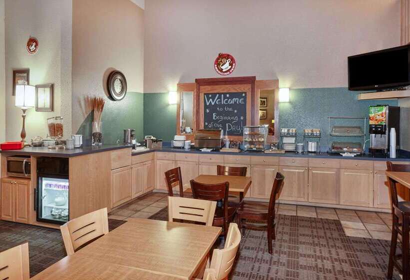 בית מלון כפרי Americinn By Wyndham Douglas/saugatuck