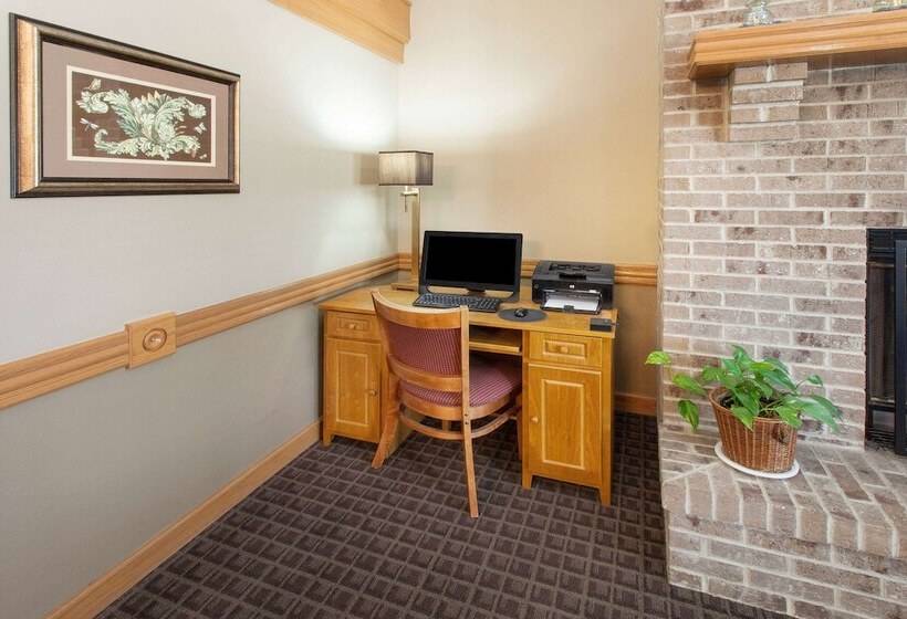 בית מלון כפרי Americinn By Wyndham Grundy Center