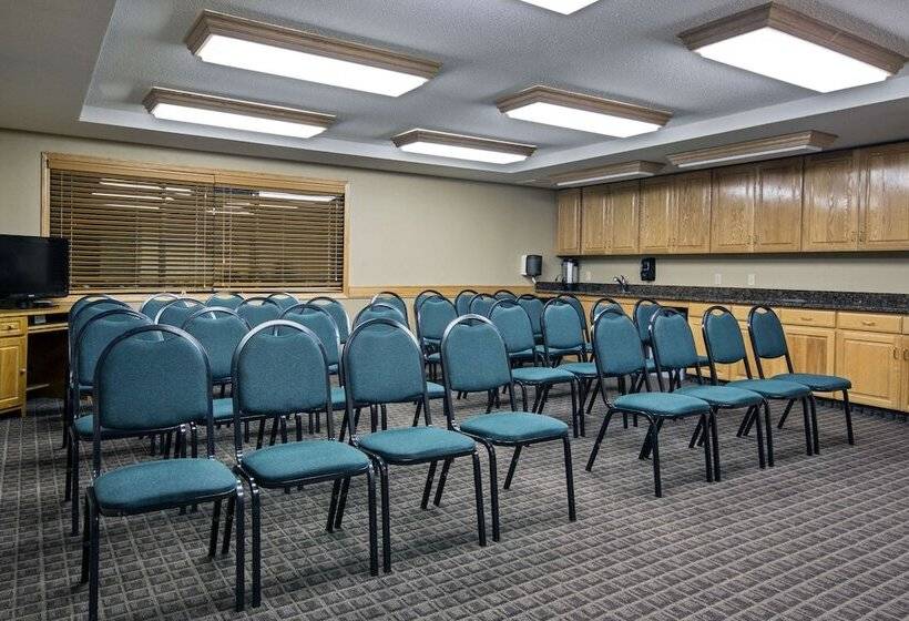 호텔 Americinn By Wyndham Iowa Falls