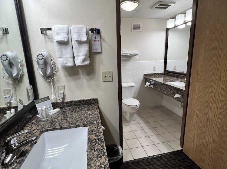 호텔 Americinn By Wyndham Iowa Falls