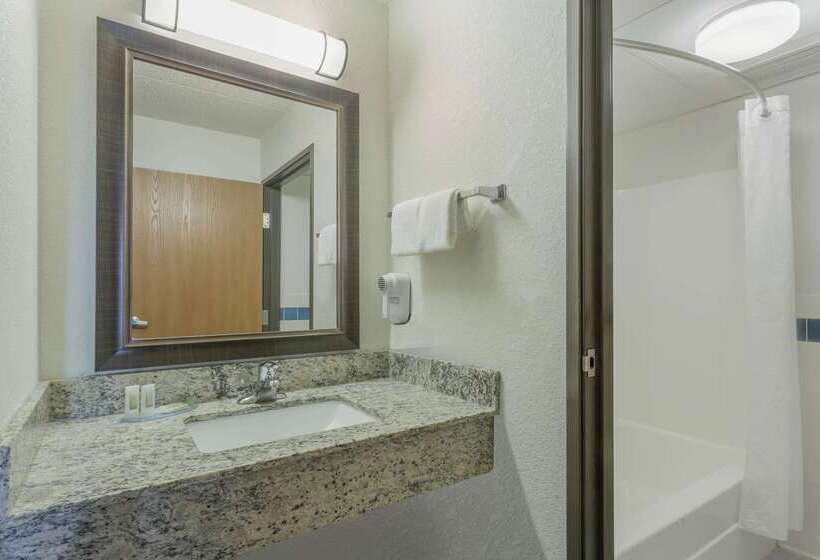 فندق Americinn By Wyndham Menominee