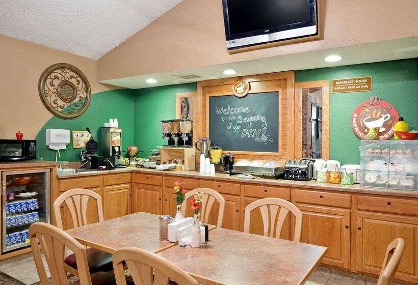 فندق Americinn By Wyndham West Burlington