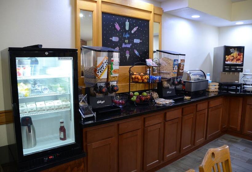 فندق Americinn By Wyndham West Burlington