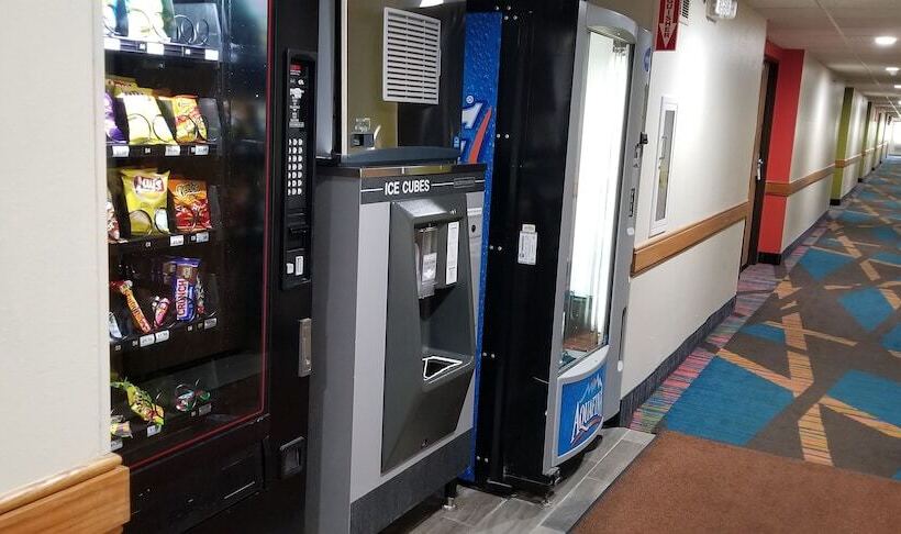 فندق Americinn By Wyndham West Burlington