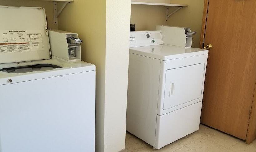 فندق Americinn By Wyndham West Burlington