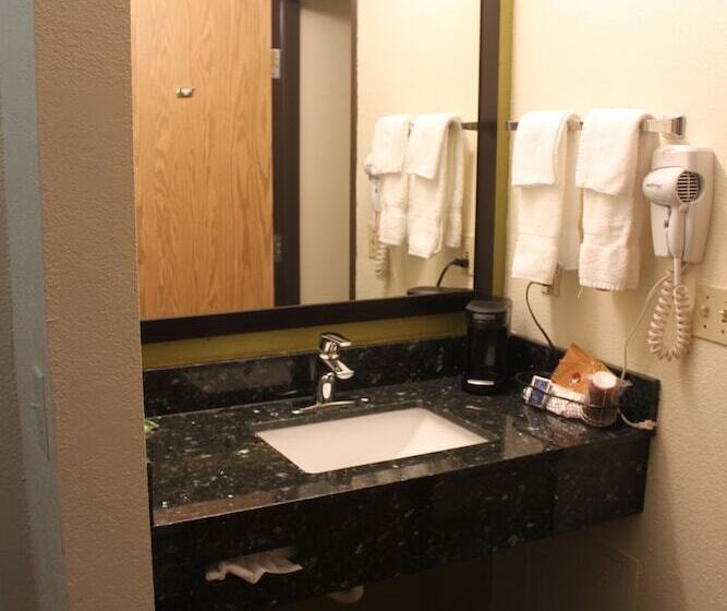 فندق Americinn By Wyndham West Burlington