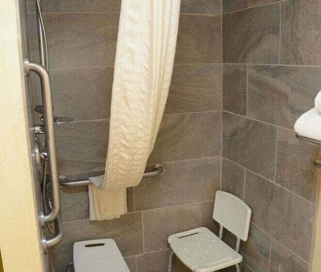 فندق Americinn By Wyndham West Burlington