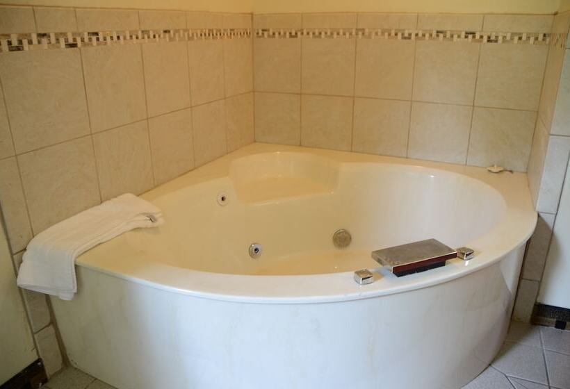 فندق Americinn By Wyndham West Burlington