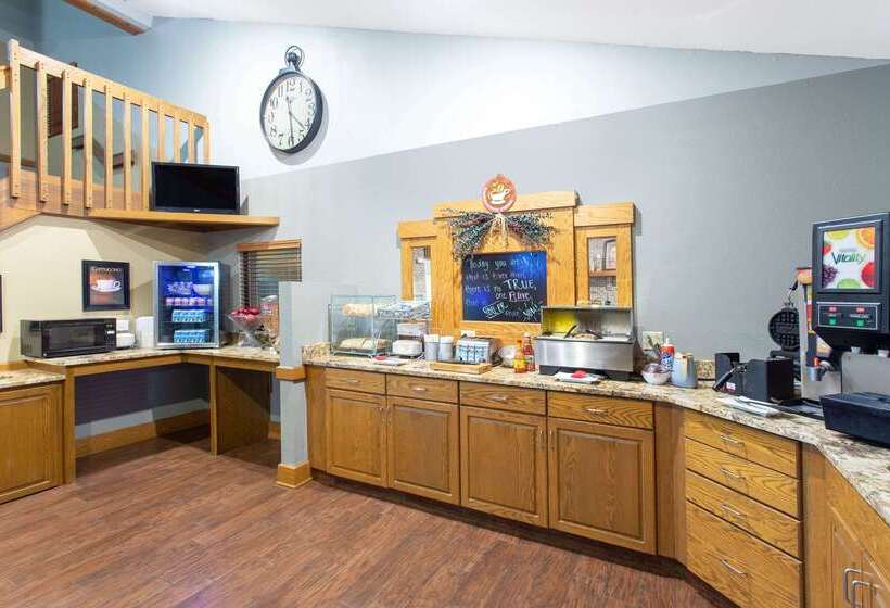 فندق Americinn By Wyndham West Salem