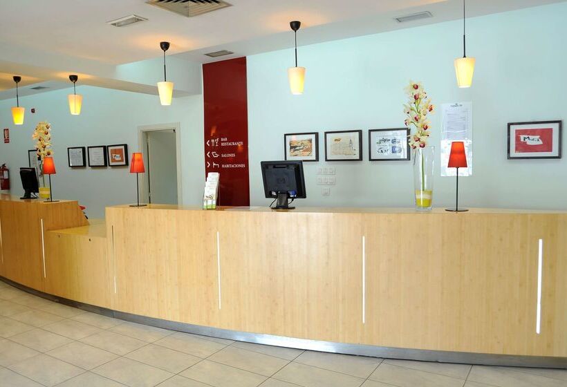 호텔 Travelodge Murcia