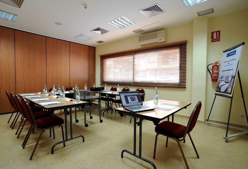 호텔 Travelodge Murcia