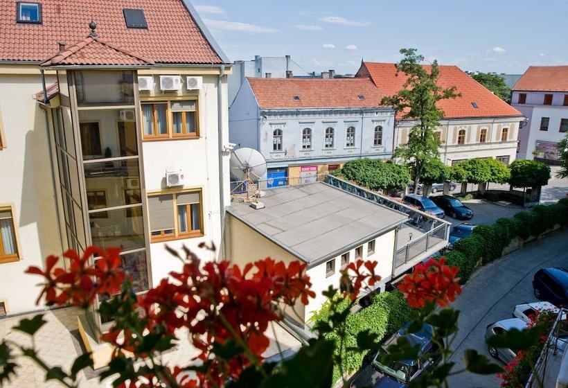 Отель Capital With Private Wellness