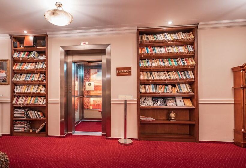 Отель Capital With Private Wellness