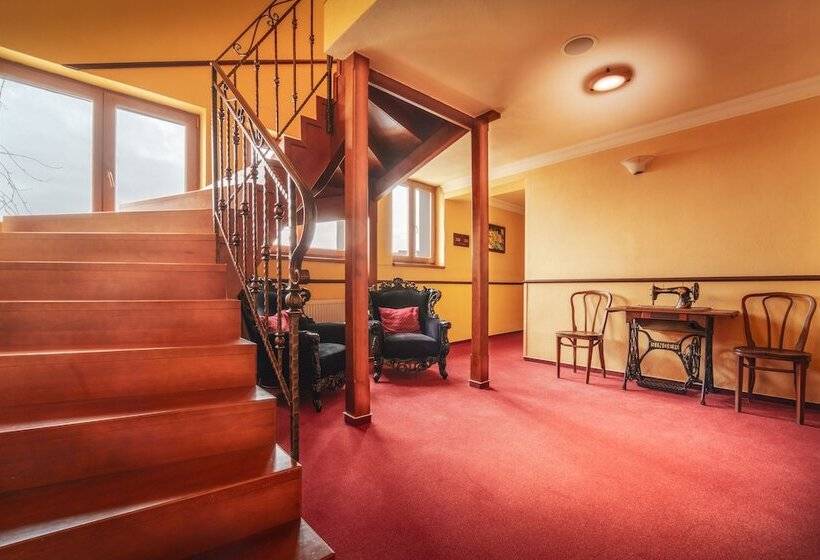 Отель Capital With Private Wellness