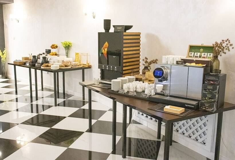 Отель Capital With Private Wellness