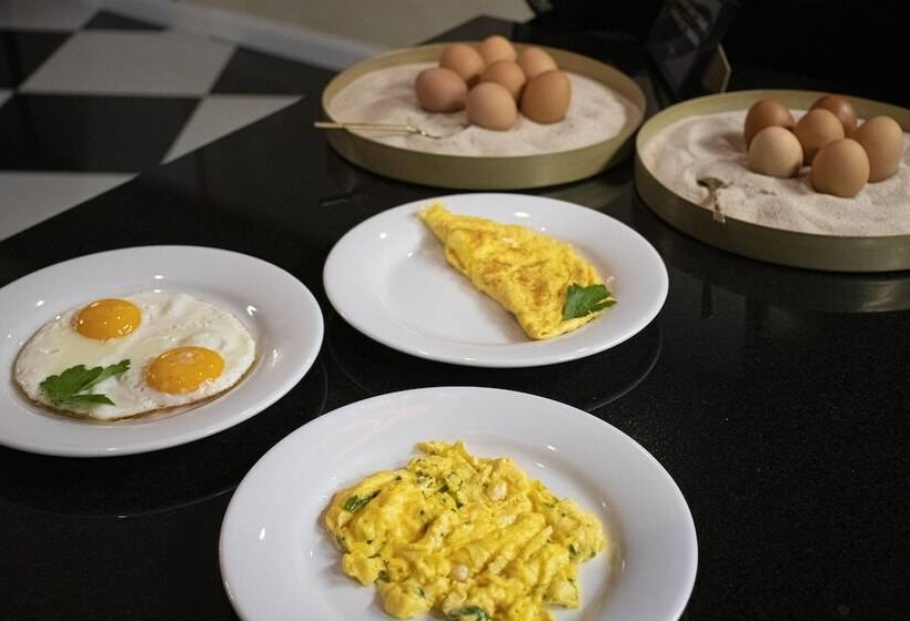 Отель Capital With Private Wellness