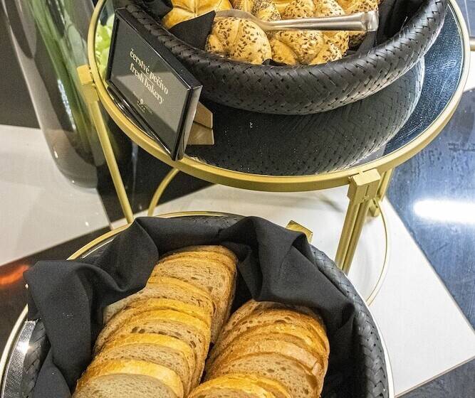 Отель Capital With Private Wellness