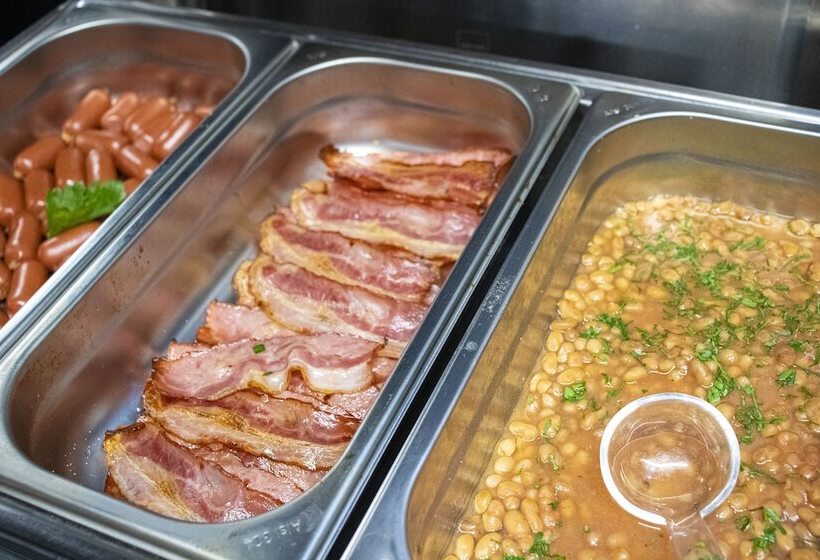 Отель Capital With Private Wellness