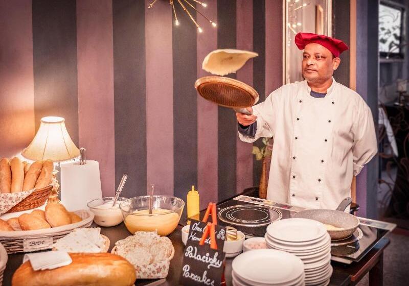 Отель Capital With Private Wellness