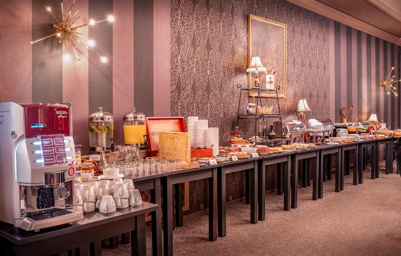 Отель Capital With Private Wellness