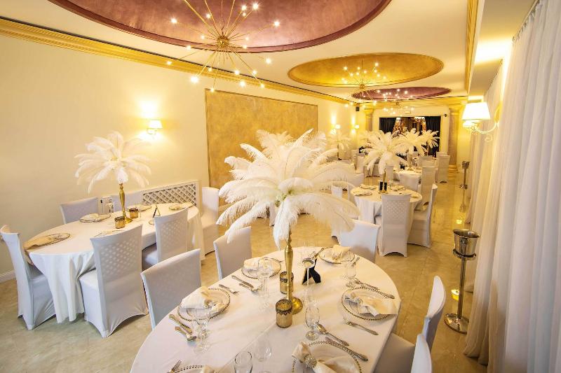 Отель Capital With Private Wellness