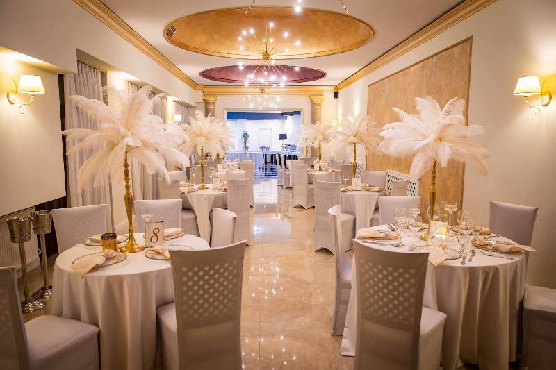 Отель Capital With Private Wellness