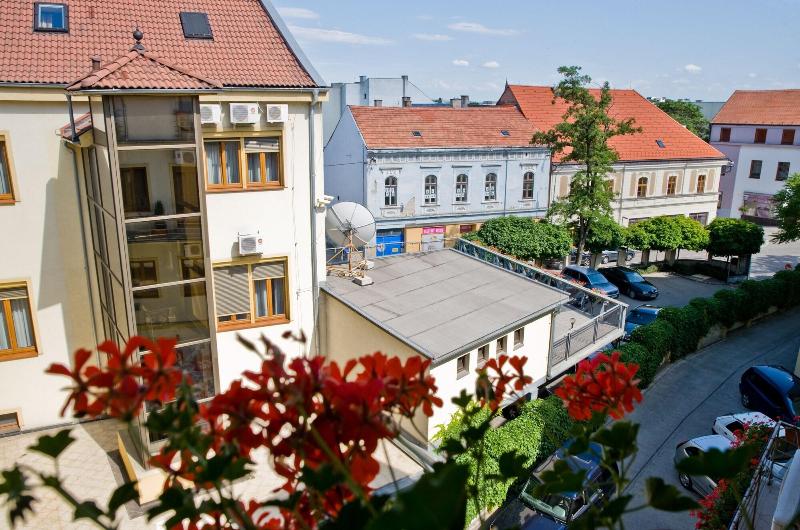 Отель Capital With Private Wellness