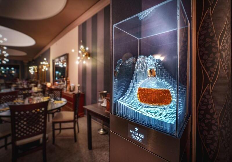 Отель Capital With Private Wellness