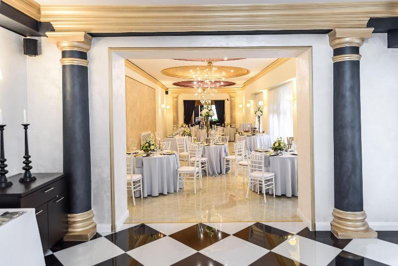 Отель Capital With Private Wellness