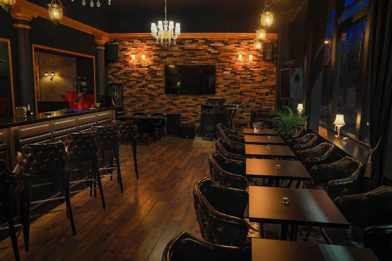 Отель Capital With Private Wellness