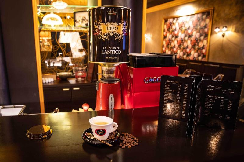 Отель Capital With Private Wellness