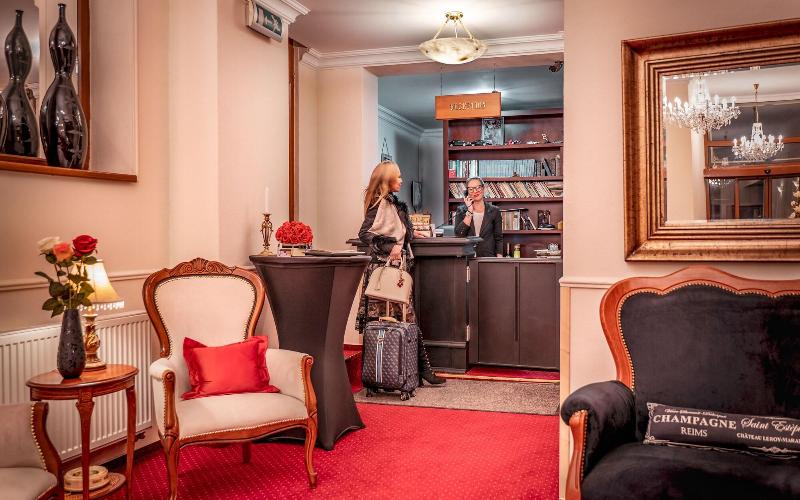 Отель Capital With Private Wellness