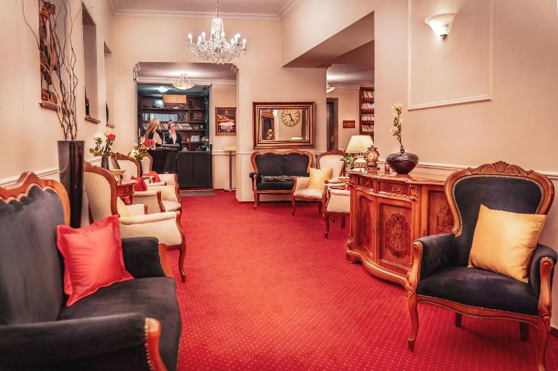 Отель Capital With Private Wellness