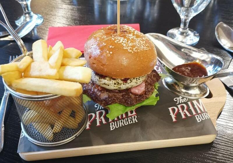 Отель Capital With Private Wellness