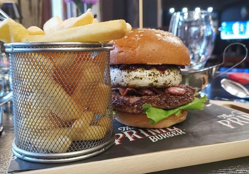 Отель Capital With Private Wellness