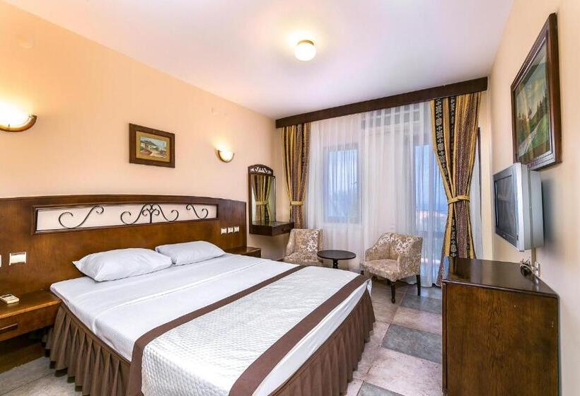 Отель Club Phellos