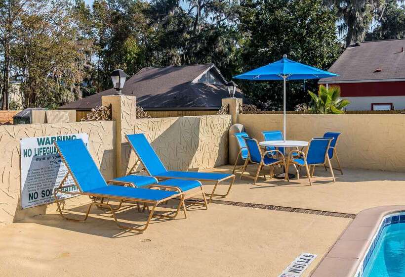 בית מלון כפרי Comfort Inn